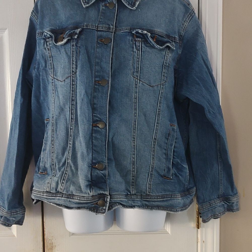 Universal Thread  distressed jean jacket   Sz L - Picture 2 of 6